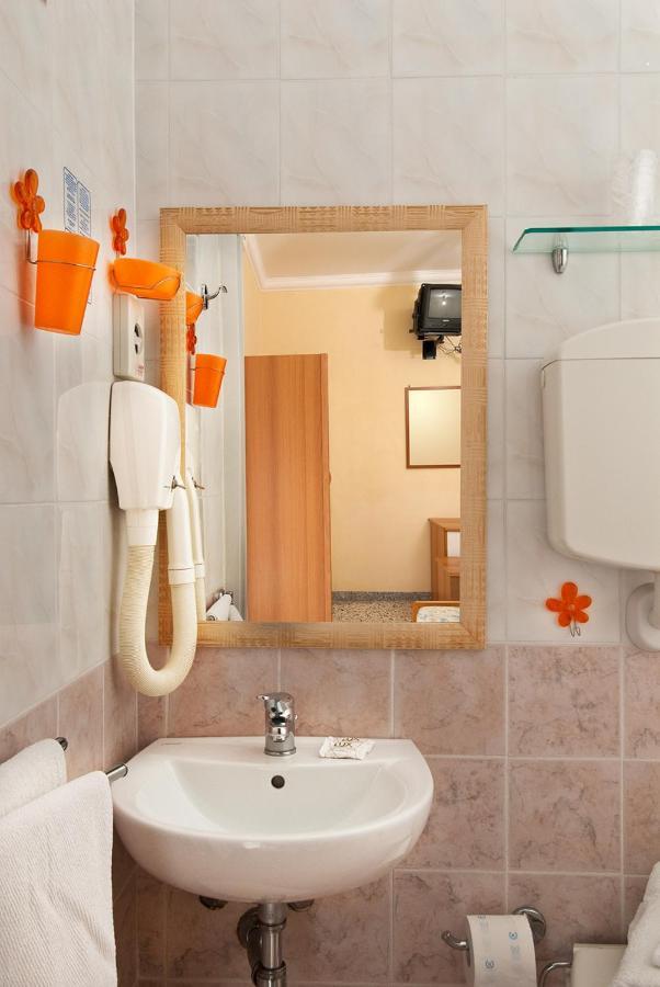Hotel Grappoli Rimini Bagian luar foto