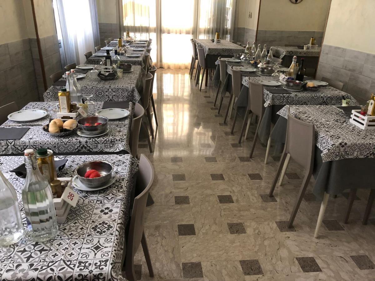 Hotel Grappoli Rimini Bagian luar foto