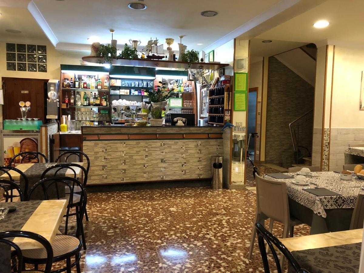 Hotel Grappoli Rimini Bagian luar foto